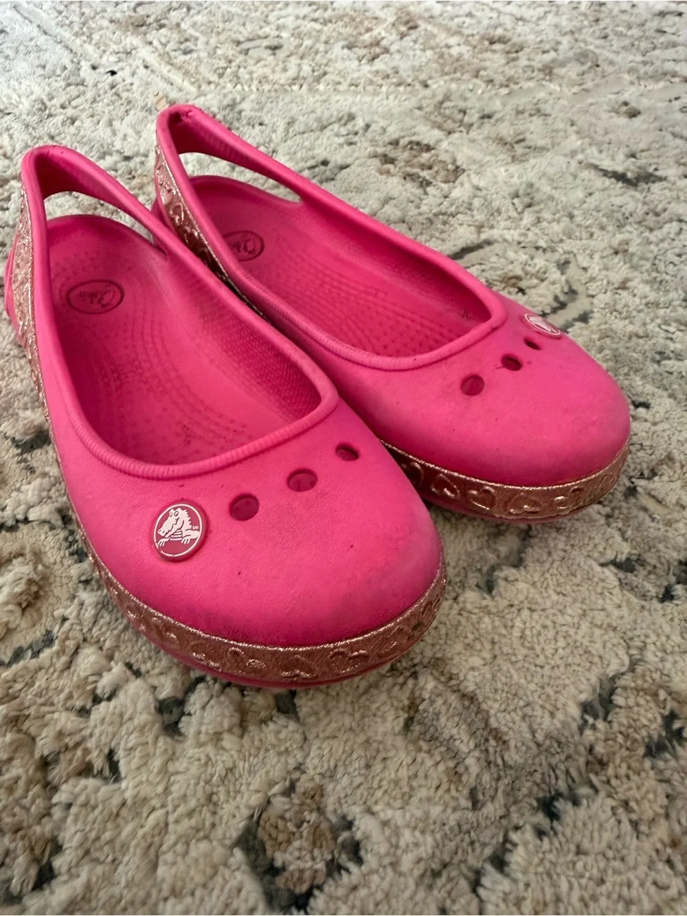 CROCS Girls Hot Pink Jelly Flats with Metallic Gold Heart Strap